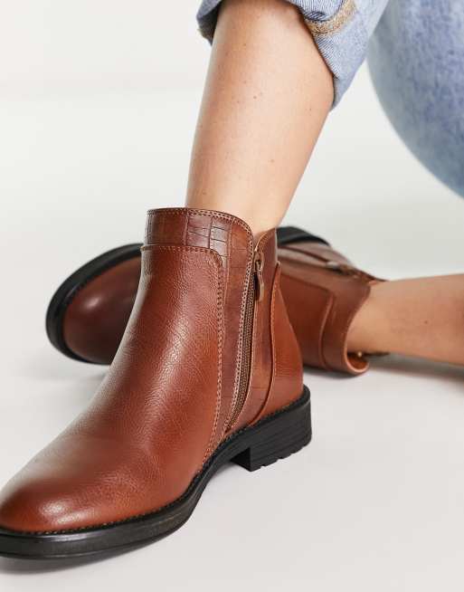 Botines color camel cremallera en el lateral de XTI | ASOS