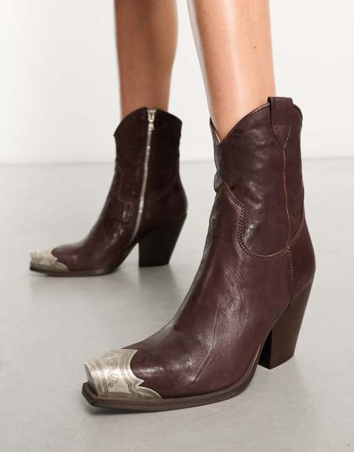 Botines color chocolate de estilo wéstern con detalle de puntera de cuero Brayden de Free People