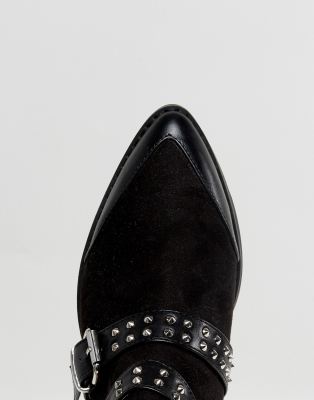 Botines con tachuelas y hebilla de |