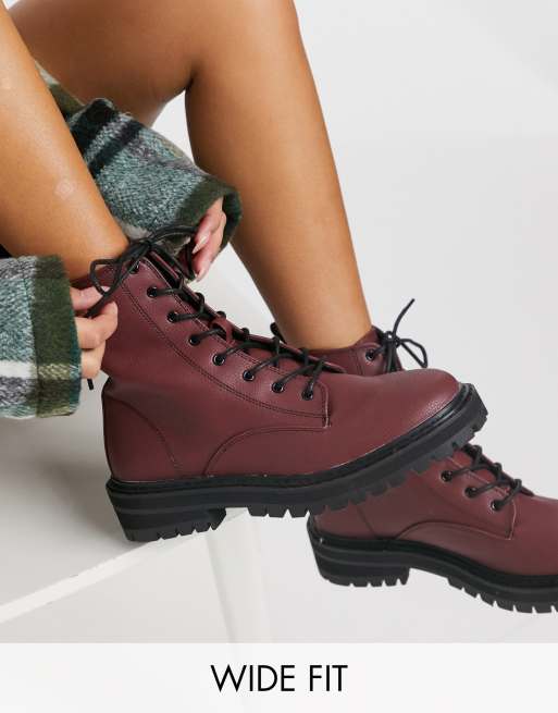 Botines en color burdeos con suela gruesa y cordones Vinita