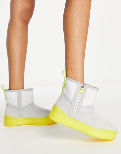 Botines grises y amarillos Classic Tech de UGG