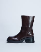 Topshop Lottie chelsea ankle boots in chocolate
