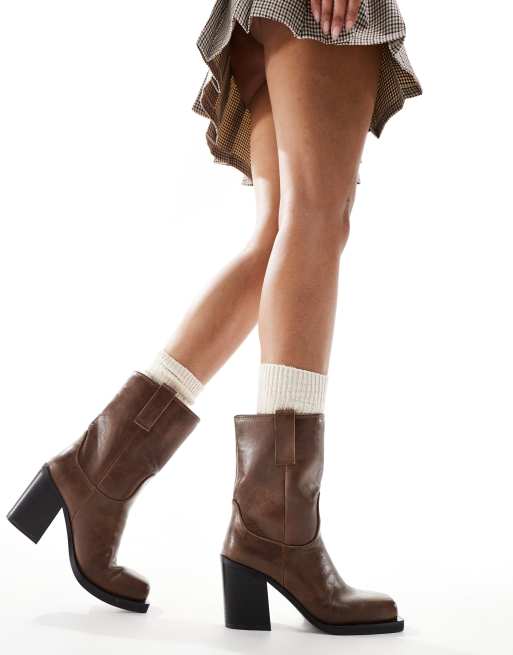 Botines marrones de tacón con puntera cuadrada Loki de Public