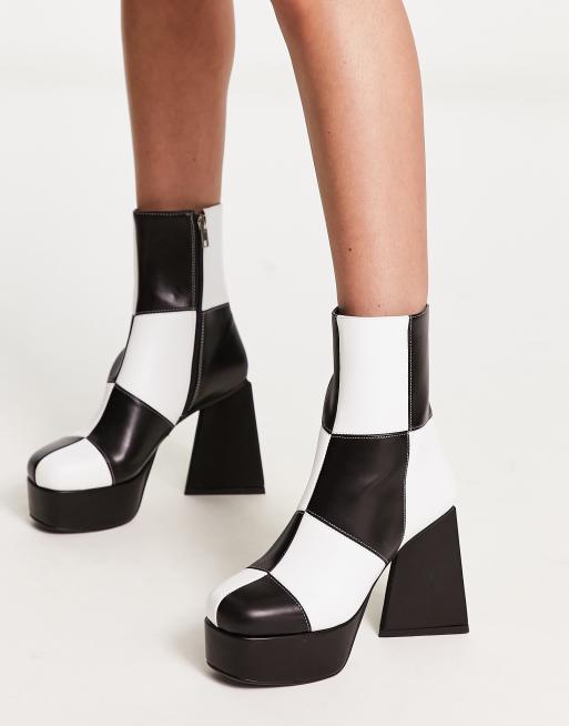 Botines monocromáticos con plataforma y diseño de parches Wait A Minute de Lamoda