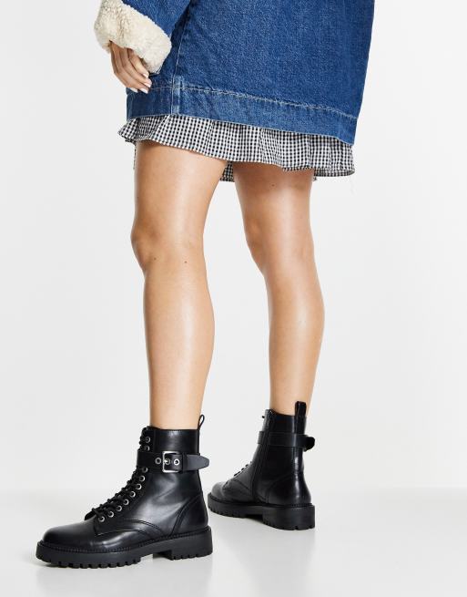 Botines negros con cordones y hebilla de Pimkie