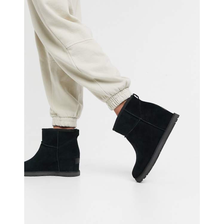 Botines negros con cu a interior Classic Femme de UGG ASOS