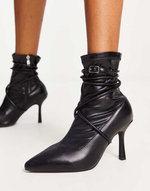 Botines negros con tacón de aguja y detalle de tira Monissa de RAID Wide Fit , 3 de 4