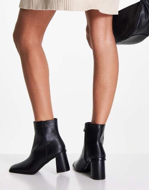 Botines negros con medio ante Latino de BEBO | ASOS