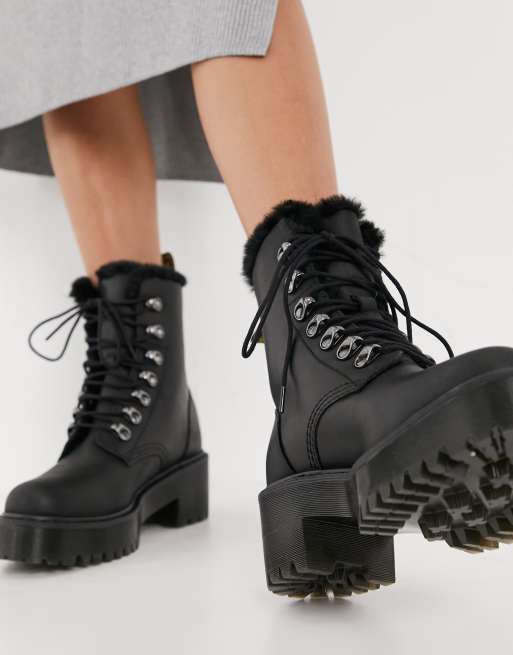 Botines negros con tac n y forro mullido Leona de Dr Martens