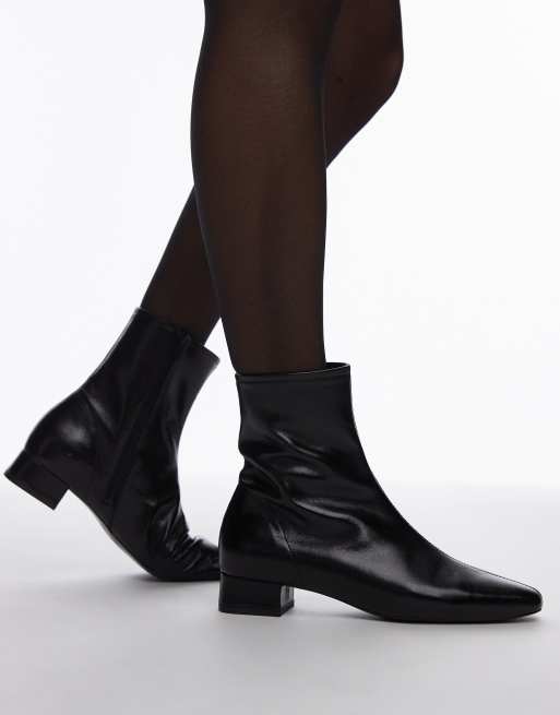 Botines negros de tacón bajo con puntera cuadrada de Mango