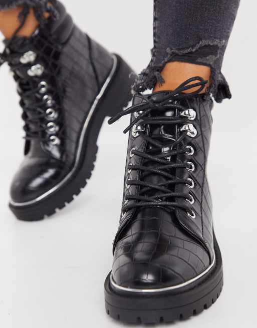 Botines negros efecto cocodrilo con cordones Abigail de Schuh