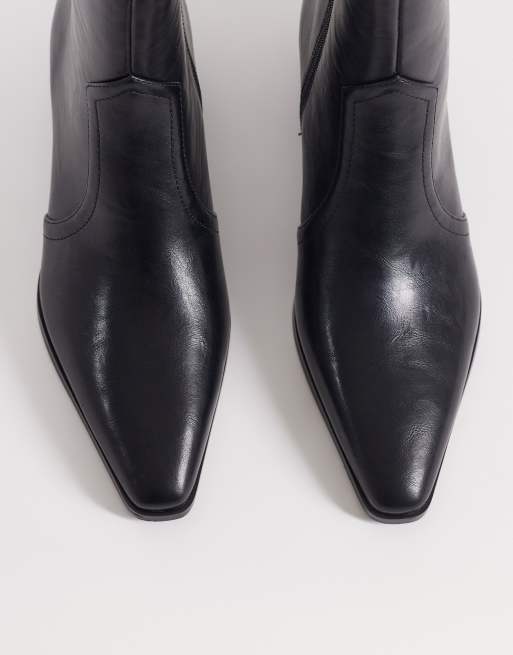 Botines negros planos con puntera fina de antelina Ansel de ASOS DESIGN, 2 de 4