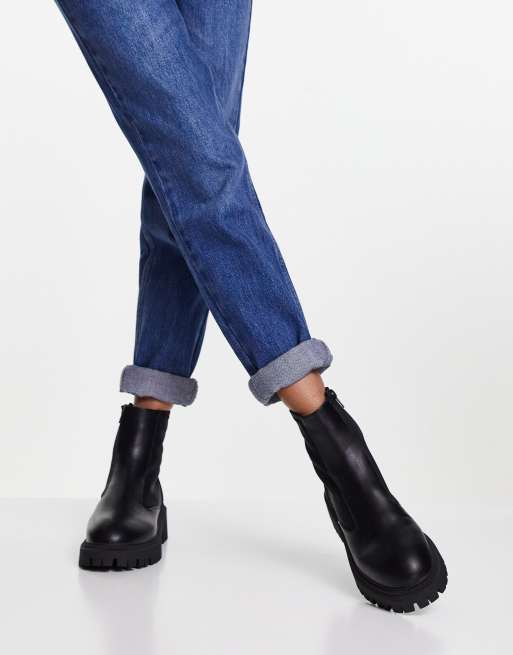 Botines negros sin aberturas con plataforma gruesa de London |