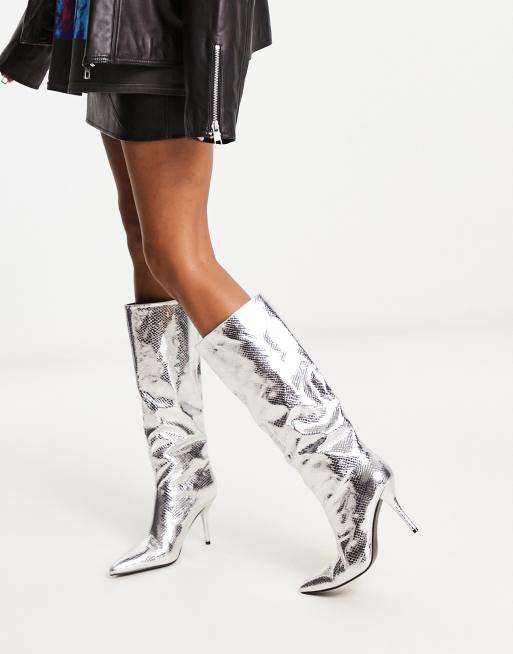 Botines plateado metalizado con puntera fina de Public Desire