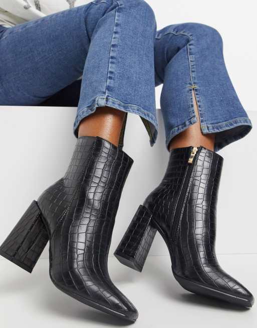 Botines sencillos en negro cocodrilo con puntera cuadrada de Glamorous Wide Fit
