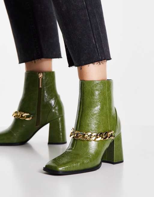 Botines verde oscuro con cadena Boom de Miss Selfridge 