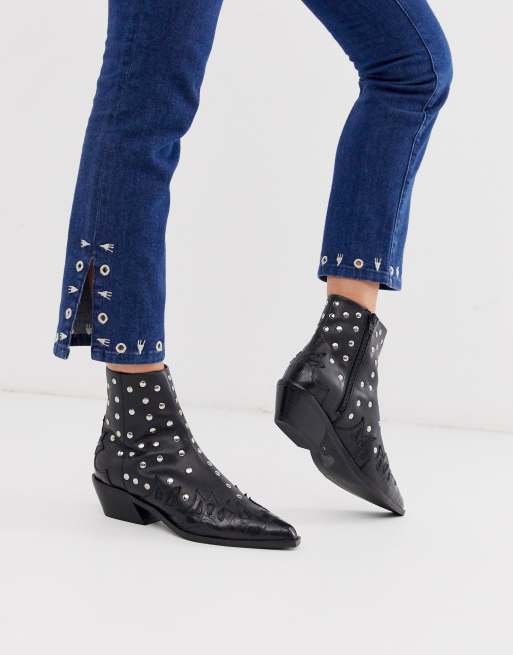 Botines western de cuero con tachuelas en negro Atlanta de ASOS