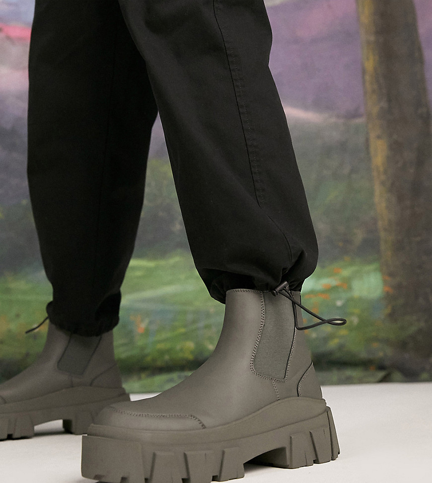 Ботинки челси на толстой подошве из искусственной кожи темно-серого цвета-Серый ASOS DESIGN 104064447 – цена 5290 ₽ в интернет-магазине ASOS