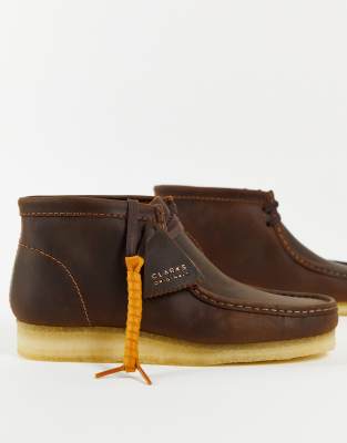 фото Ботинки из вощеной кожи clarks originals wallabee-коричневый цвет