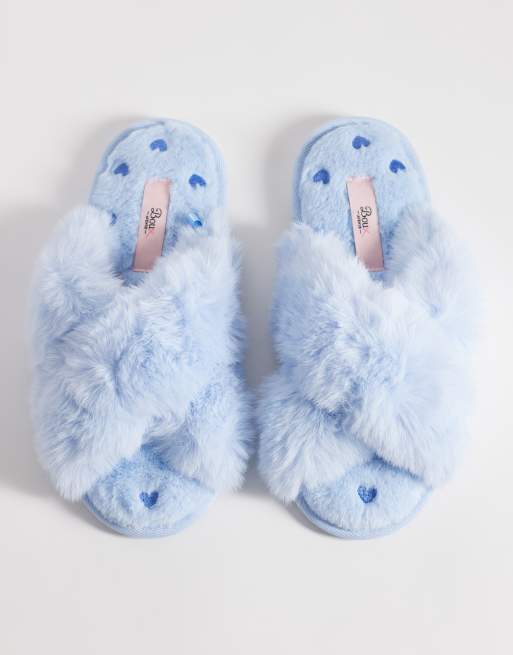 Boux Avenue – Flauschige Hausschuhe in Hellblau mit überkreuzten Riemen, 2 von 4