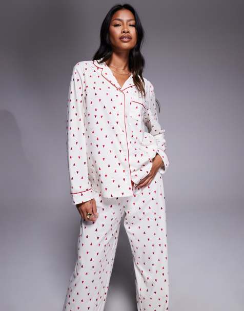 Boux Avenue - Fleece pyjamaset met lange mouwen en broek met hartjesprint in een zakje  - view 1