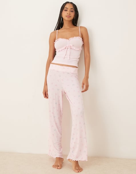 Boux Avenue - Geribbelde set van cami met ruches en broek met bloemenprint in poederroze - view 1