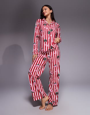 Boux Avenue - Gestreifter Fleece-Pyjama aus langärmligem Hemd und Hose mit Weihnachtsmuster, in einer Tasche-Bunt
