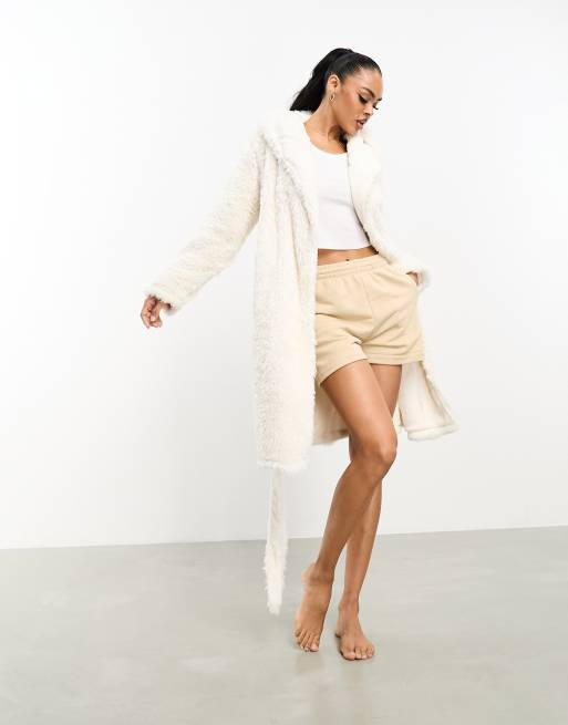 Boux Avenue – Kremowy błyszczący szlafrok midi 
