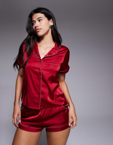 Boux Avenue – Luxe – Ciemnoczerwony satynowy top z kołnierzykiem kubańskim i szorty z kontrastową wypustką - view 1