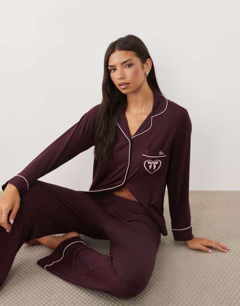 Boux Avenue modal pyjamasæt med kontrastkant, revers og lange ærmer i brombær - view 1