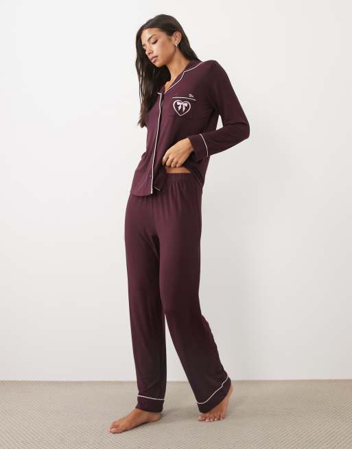 Boux Avenue Pyjama-Set aus Modal mit Kontrastpaspel, Reverskragen und langen Ärmeln in Brombeere, 2 von 4