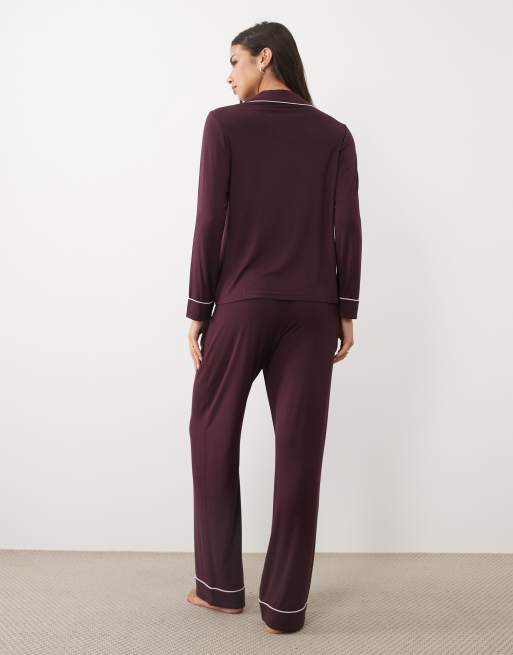 Boux Avenue Pyjama-Set aus Modal mit Kontrastpaspel, Reverskragen und langen Ärmeln in Brombeere, 3 von 4