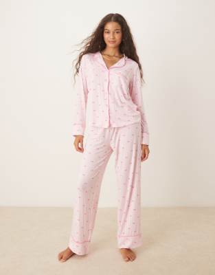 Boux Avenue - Pyjamaset in Rosa mit Streifen- und Schleifenmuster aus langärmligem Oberteil Reverskragen und Hose