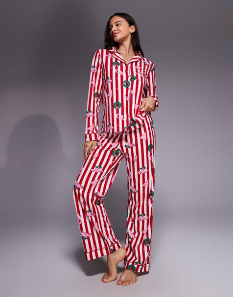 Boux Avenue - Pyjamassæt i pose med top med lange ærmer og bukser med stribet juleprint i fleece - view 1
