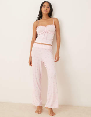 Boux Avenue - Set aus geripptem Camisole-Top und Hose in Puderrosa mit Rüschenborte
