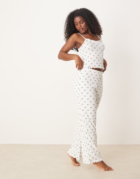 Boux Avenue – Set in Elfenbeinweiß mit schwarzem Schleifenmuster, aus Camisole und Hose - view 1