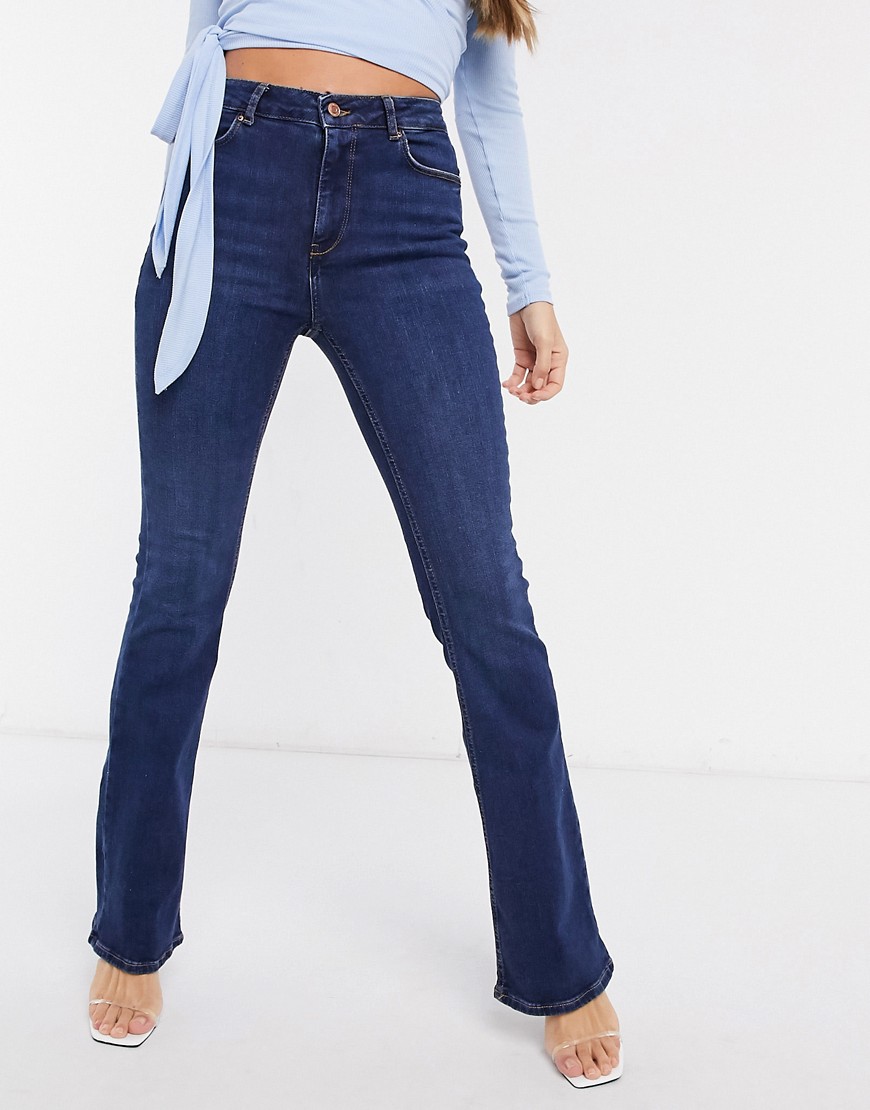 фото Синие расклешенные джинсы new look-синий