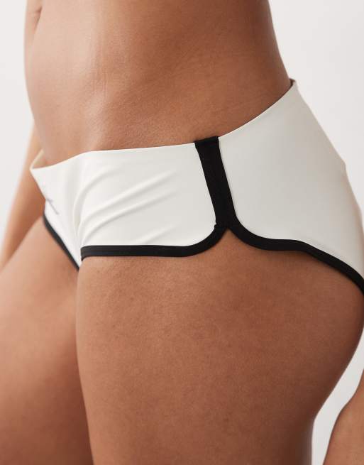 Braguitas de bikini blancas de corte hipster con detalles y logo en contraste de Calvin Klein, 3 de 4
