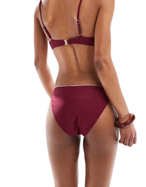 Braguitas de bikini burdeos con cinturilla de pico y ribete de puntilla de Miss Selfridge, 4 de 4