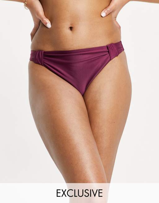 Braguitas de bikini de copas grandes color ciruela con pernera alta y detalle de nudo exclusivas de Wolf & Whistle