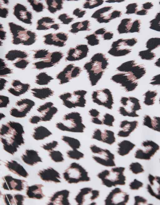 Braguitas de bikini de talle alto con estampado animal exclusivas de Wolf & Whistle Curve, 3 de 4