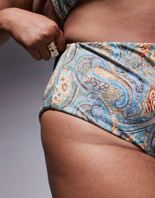 Braguitas de bikini de talle alto con estampado de cachemir Sarah de ASOS DESIGN Curve, 3 de 4