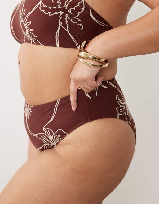 Braguitas de bikini marrón chocolate de pernera y talle altos con estampado de palmeras Logan de ASOS DESIGN Curve, 3 de 4