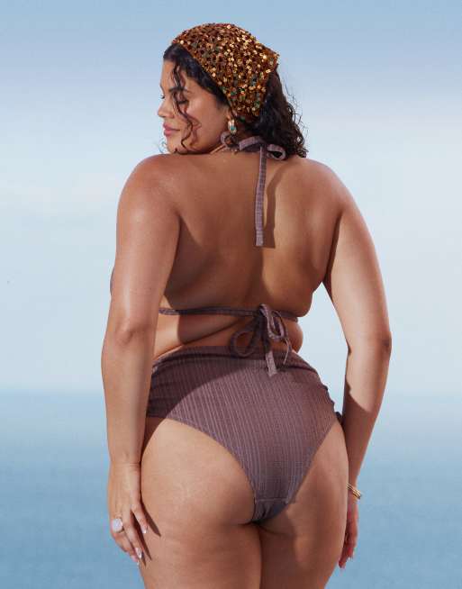 Braguitas de bikini marrones de talle y pernera altos con cuentas doradas Tayla de ASOS DESIGN Curve, 3 de 4