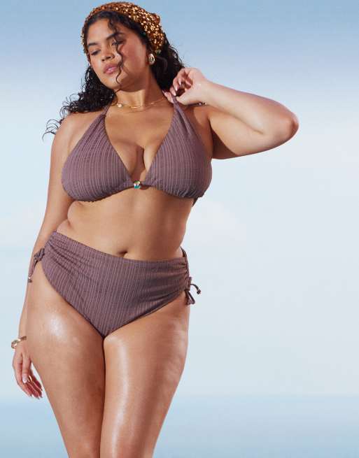 Braguitas de bikini marrones de talle y pernera altos con cuentas doradas Tayla de ASOS DESIGN Curve, 4 de 4