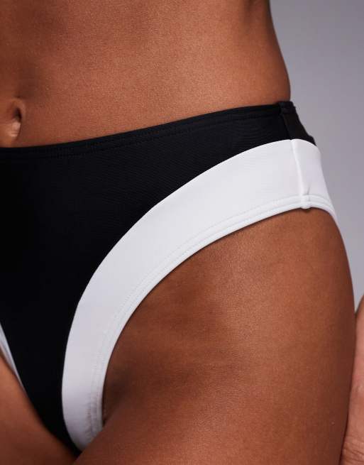 Braguitas de bikini negras de talle alto con ribetes blancos en contraste de Wolf & Whistle, 3 de 4