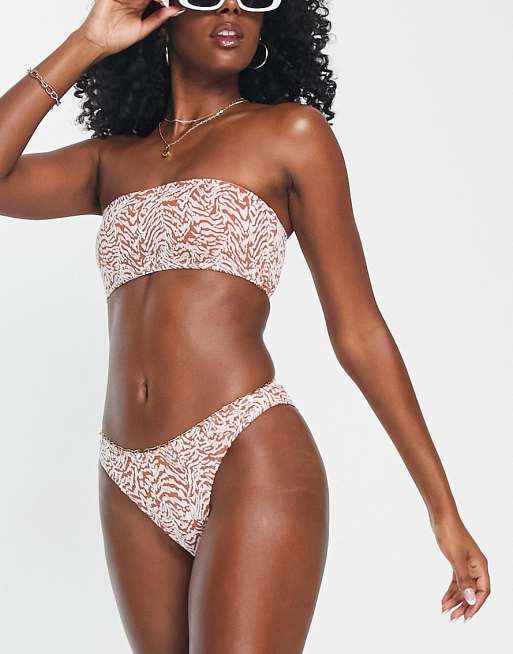 Braguitas de bikini palabra de honor de pernera alta con estampado de cebra roja de tejido arrugado de South Beach , 4 de 4