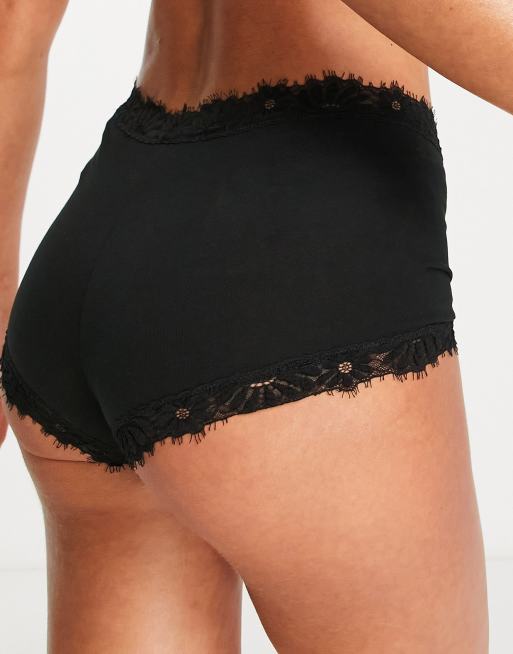 Braguitas negras tipo culotte con parte delantera de pico de encaje Happy de Aerie, 2 de 4