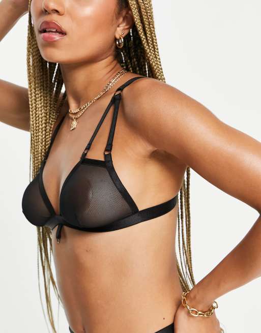Bralette negro con copas triangulares y detalle de anillas de malla de tejido ecológico de We Are We Wear