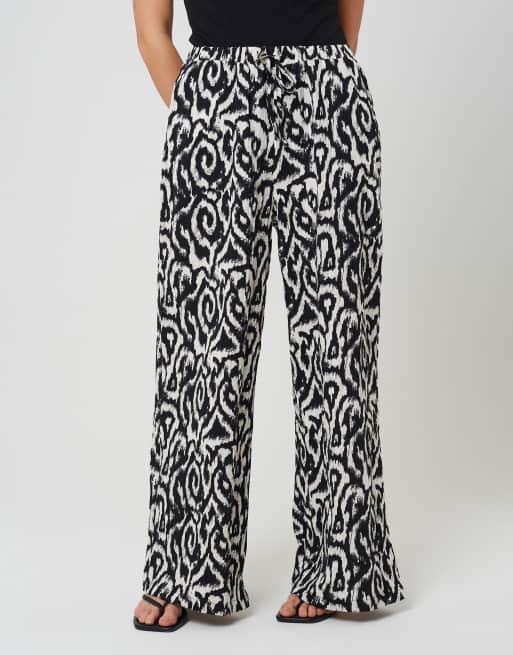 Brave Soul Abstract print wide leg trousers in black, 2 of 4
